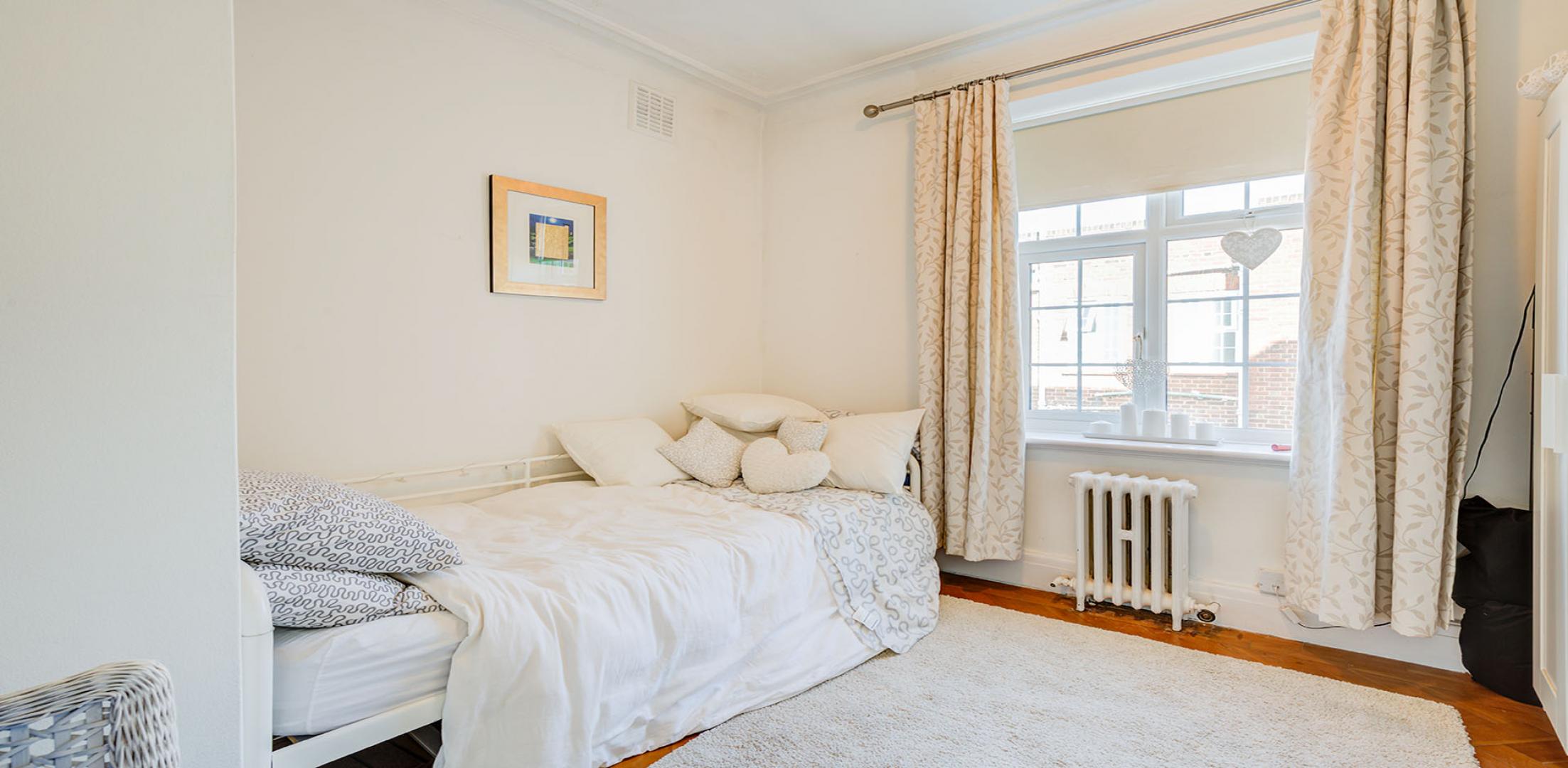 			2 Bedroom, 1 bath, 1 reception Flat			 Finchley Road, Finchley Road